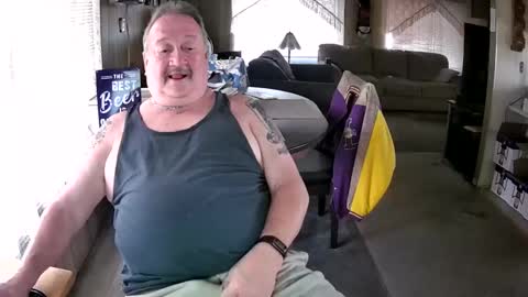 Snapshot of littled83057 chatting on October 28, 7:04 pm Littled83057 online show from October 28, 7:04 pm