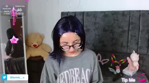 Snapshot of littlee__bunny chatting on September 24, 10:33 am your little bunny online show from September 24, 10:33 am