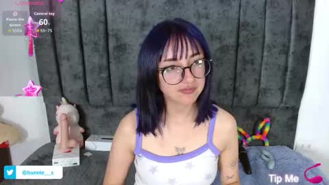 Snapshot of littlee__bunny chatting on October 1, 10:47 am your little bunny online show from October 1, 10:47 am