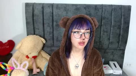 Snapshot of littlee__bunny chatting on October 20, 10:31 am your little bunny online show from October 20, 10:31 am