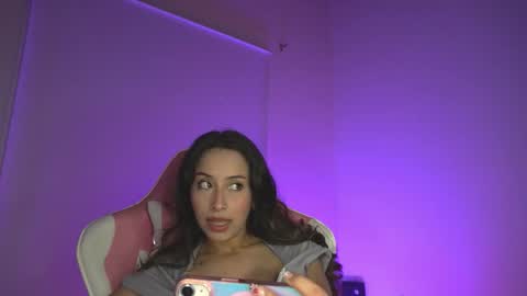 littlee_emma_ online show from February 7, 3:42 am