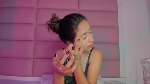 littlee_emma_ online show from December 18, 3:13 am