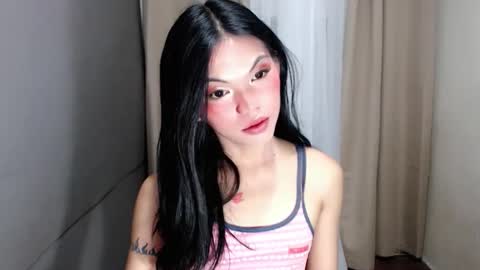 littlelace_ online show from February 28, 10:41 am