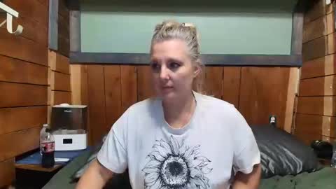 lisanixs online show from May 16, 1:35 am