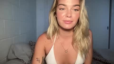 Marciabrady online show from March 3, 7:49 pm