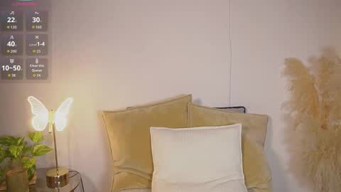 littletammy_ online show from April 5, 4:59 pm