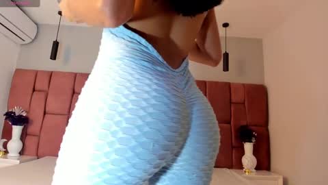 Snapshot of littlevaale chatting on October 4, 11:52 am Valee online show from October 4, 11:52 am
