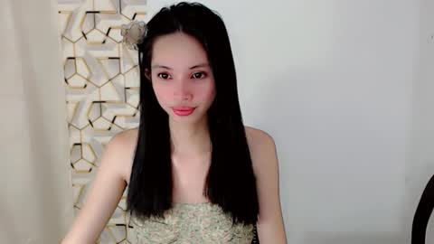 Snapshot of liviacum_ chatting on October 18, 2:38 am Lvia online show from October 18, 2:38 am