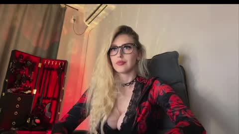 Liya Ray online show from April 14, 2:09 pm