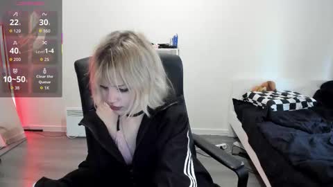 Snapshot of liyaluna chatting on October 5, 12:35 pm LIA online show from October 5, 12:35 pm