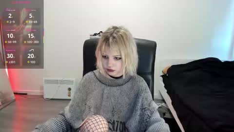 Snapshot of liyaluna chatting on October 8, 10:32 am LIA online show from October 8, 10:32 am