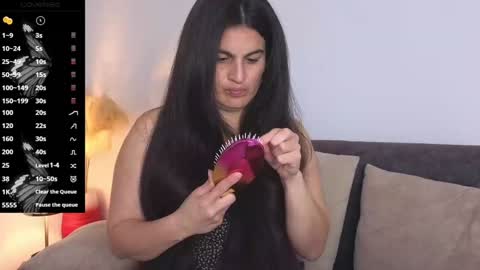 Snapshot of liz_devine chatting on February 4, 8:28 pm liz online show from February 4, 8:28 pm