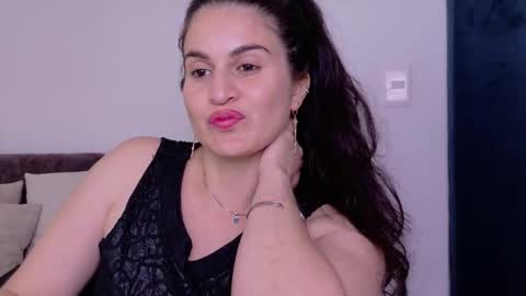Snapshot of liz_devine chatting on October 7, 5:31 pm liz online show from October 7, 5:31 pm