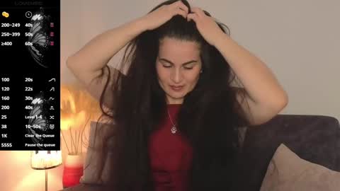 Snapshot of liz_devine chatting on February 6, 1:21 pm liz online show from February 6, 1:21 pm