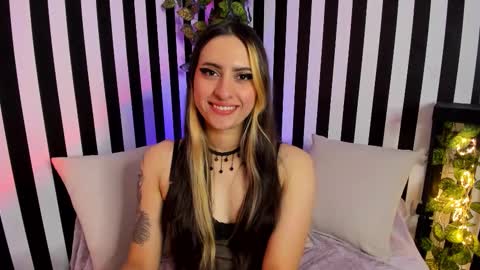 Snapshot of liz_goth chatting on October 17, 2:21 pm Liz online show from October 17, 2:21 pm