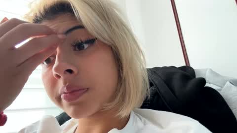 Lizeth online show from January 1, 7:43 pm