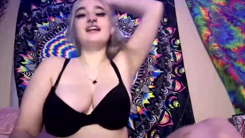 Lizz  online show from February 8, 7:49 pm