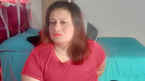 Snapshot of lizz_milf chatting on October 20, 8:19 am lizz_milf online show from October 20, 8:19 am