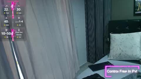 Snapshot of lizz_tender chatting on October 3, 12:02 pm Lizz online show from October 3, 12:02 pm