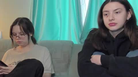 lizzi_muur online show from February 3, 11:20 am