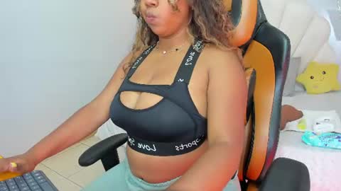 lizzie_williamss online show from July 25, 3:15 am