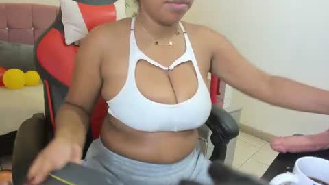 lizzie_williamss online show from June 29, 3:25 am