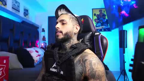 logan_hugh8 online show from February 25, 6:06 am