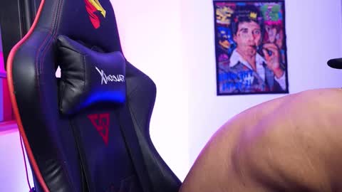 logan_hugh8 online show from December 16, 1:13 am