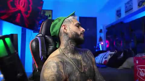 logan_hugh8 online show from February 1, 3:47 am