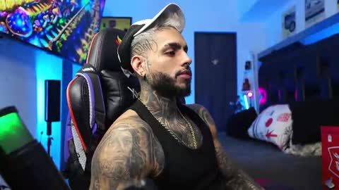 logan_hugh8 online show from February 8, 7:23 am