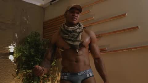 logan_varela online show from November 7, 1:35 pm