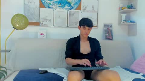 loganoficialx online show from June 19, 6:47 pm