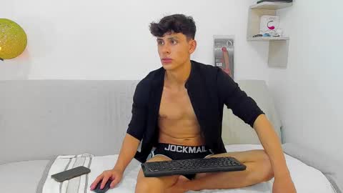 loganoficialx online show from October 18, 10:08 am