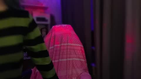 lola online show from November 29, 9:50 am