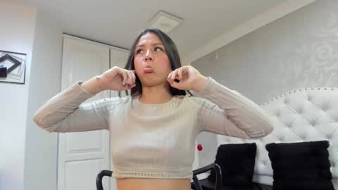 Lola  online show from November 27, 4:25 pm