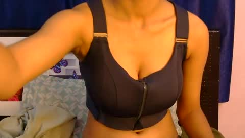 lolaa online show from July 2, 9:47 am
