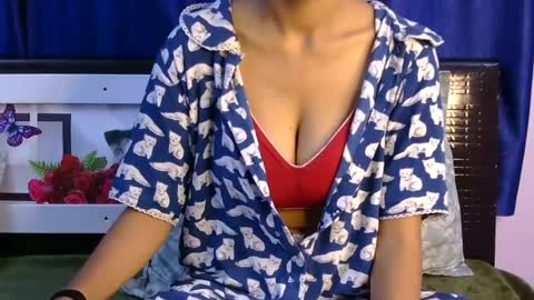 lolaa online show from July 3, 9:58 am
