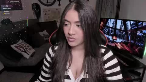 lolaasmith_21 online show from December 5, 9:12 pm