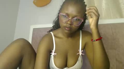 lolamia7 online show from October 1, 5:17 am