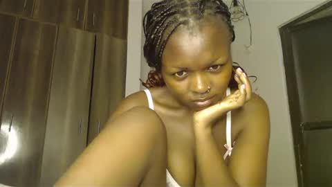 lolamia7 online show from February 22, 5:34 am