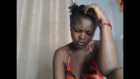 lolamia7 online show from March 8, 4:16 am