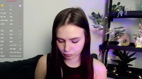 lolapalmer_ online show from February 10, 8:10 pm