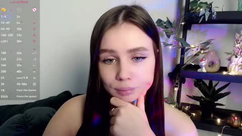 lolapalmer_ online show from January 28, 12:05 am