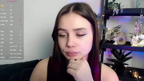 lolapalmer_ online show from February 4, 7:44 pm