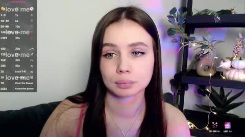 lolapalmer_ online show from March 9, 11:25 pm