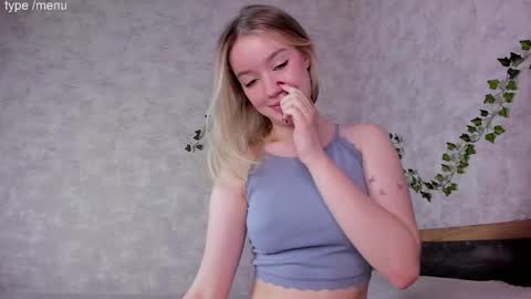 Mia online show from October 29, 4:47 am