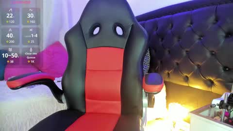 Snapshot of lonely_shewolf chatting on February 27, 8:20 pm Jennifer online show from February 27, 8:20 pm