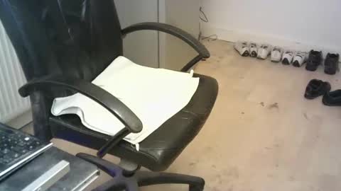 Lookingforx666 online show from April 7, 2:24 am