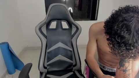 Snapshot of lordpussy__ chatting on October 18, 4:38 am lordpussy__ online show from October 18, 4:38 am