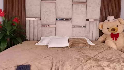  Lorein  online show from November 24, 10:52 pm